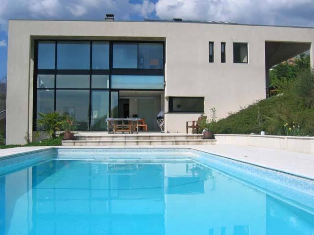 Piscine et vue de la terrasse